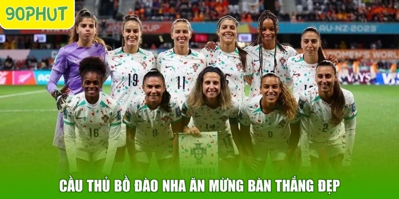 Cầu thủ Bồ Đào Nha ăn mừng bàn thắng đẹp