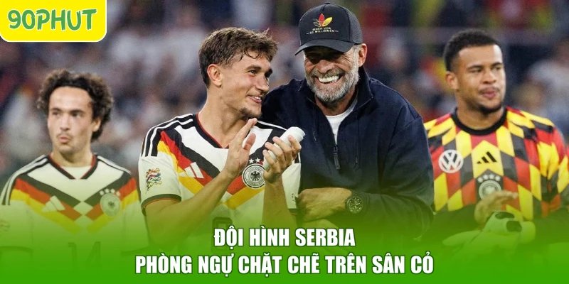 Đội hình Serbia phòng ngự chặt chẽ trên sân cỏ