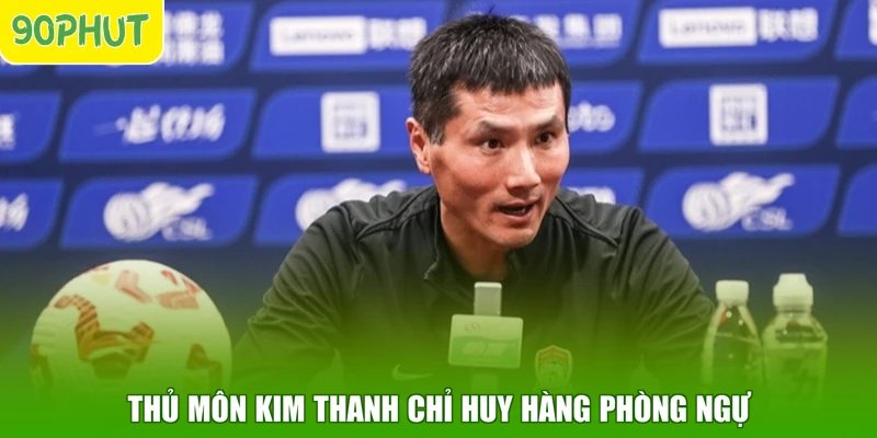 Thủ môn Kim Thanh chỉ huy hàng phòng ngự